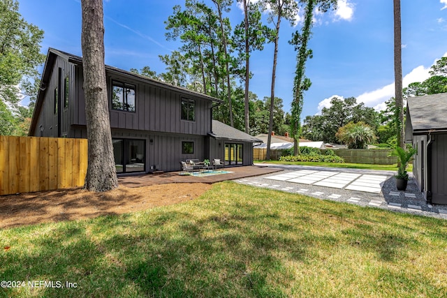 view of yard with a patio area