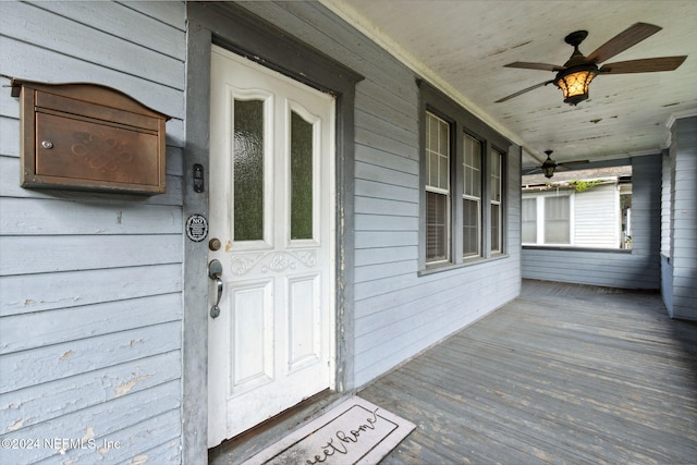 entrance to property featuring a porch