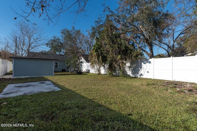 view of yard with a patio area