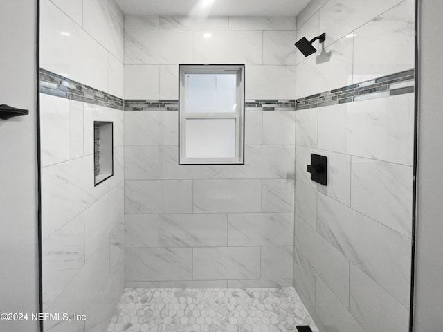 bathroom featuring tiled shower