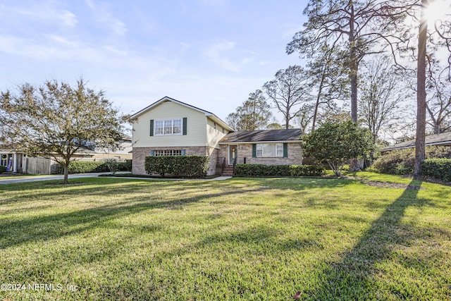 view of front facade with a front lawn