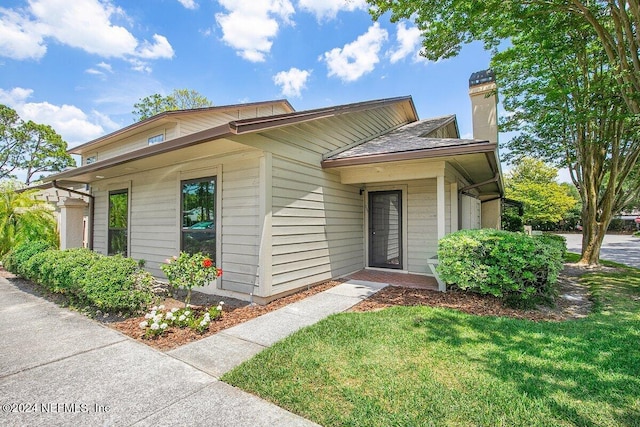 view of front of house with a front yard