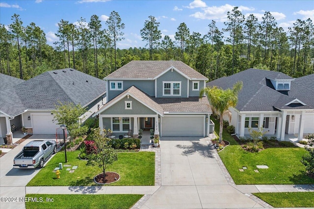 view of front of property featuring a front lawn