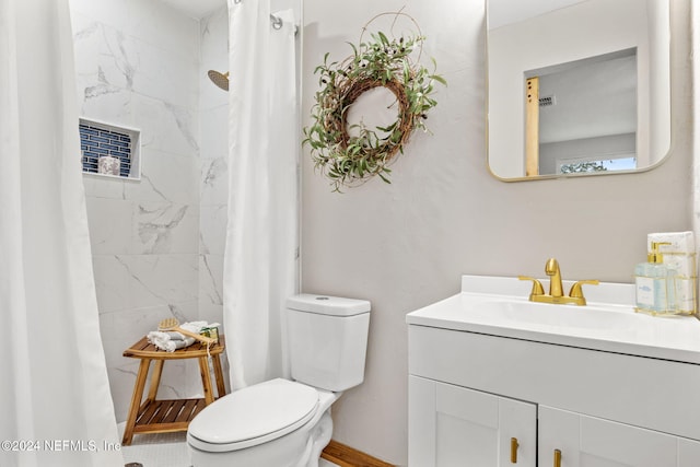 bathroom with a shower with curtain, vanity, and toilet