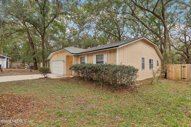 view of front of property featuring a front yard and a garage