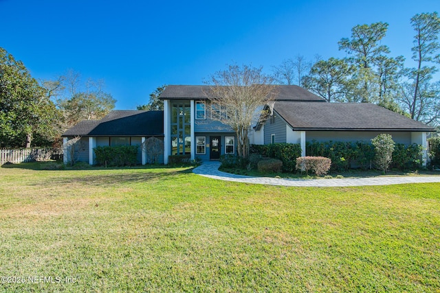 view of front of house featuring a front yard