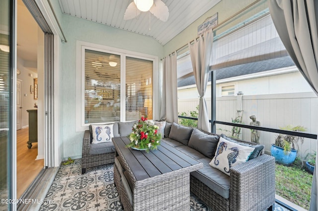 sunroom / solarium with ceiling fan