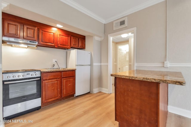 kitchen featuring stove, sink, crown molding, light wood-type flooring, and white refrigerator