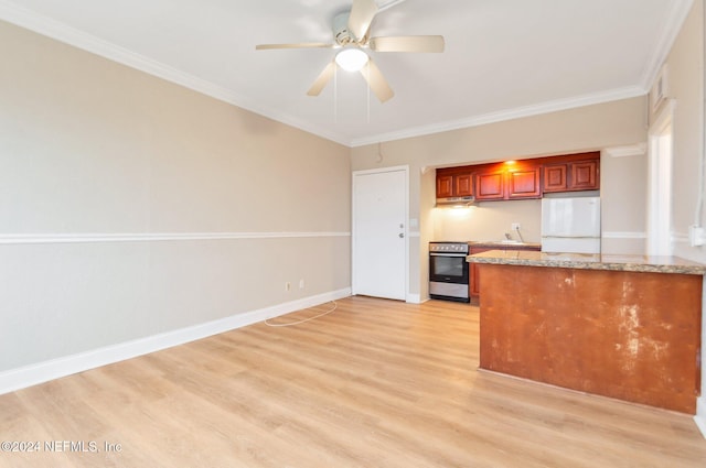 kitchen featuring white fridge, ceiling fan, ornamental molding, stainless steel stove, and light hardwood / wood-style flooring