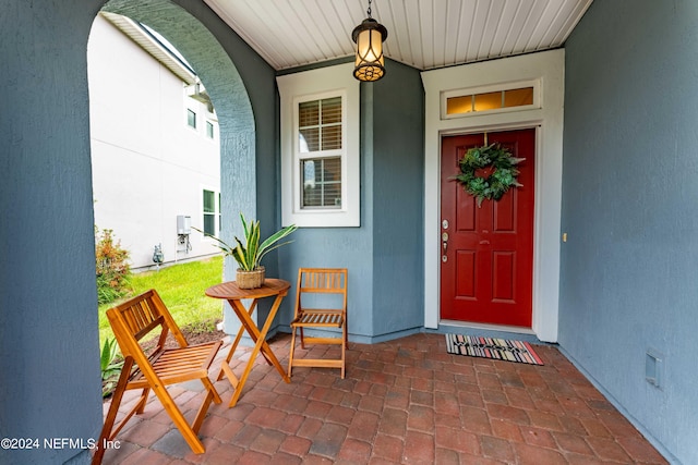 property entrance featuring a porch