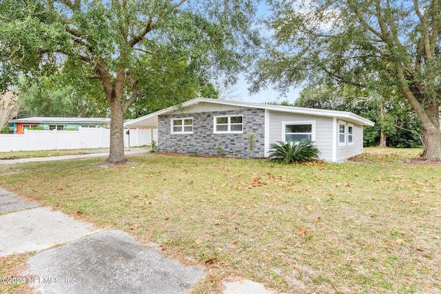 view of front of property with a carport and a front lawn