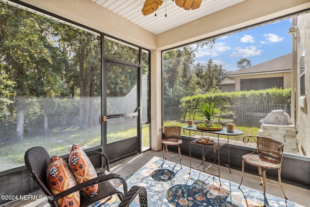 sunroom / solarium featuring ceiling fan