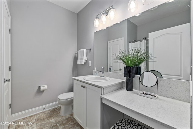 bathroom featuring curtained shower, vanity, and toilet