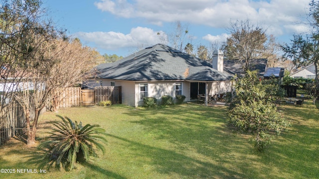 back of house featuring a lawn