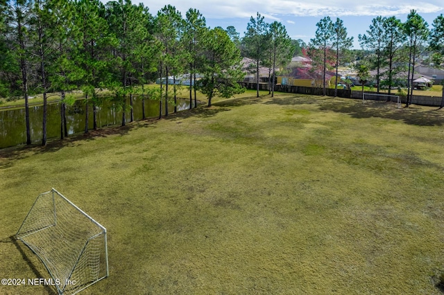 view of yard featuring a water view