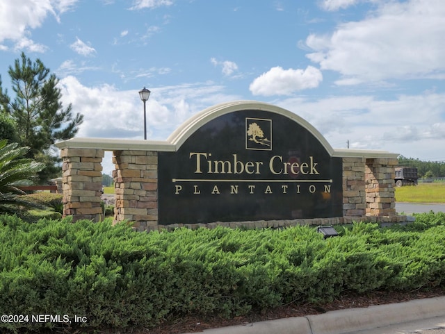 view of community / neighborhood sign