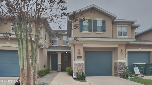 view of front facade featuring a garage