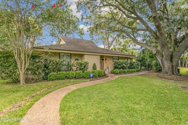 ranch-style house with a front yard