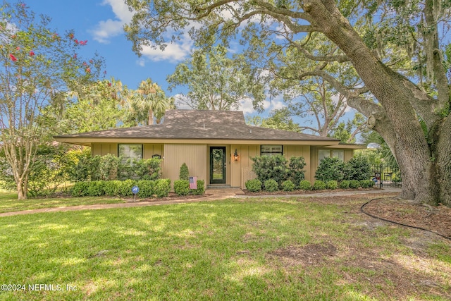 ranch-style house with a front yard