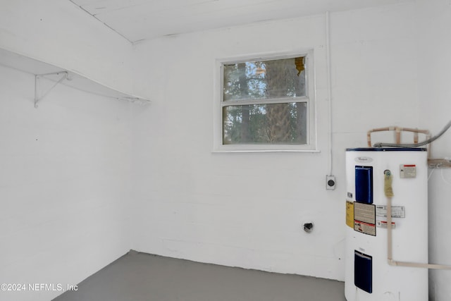 clothes washing area with electric dryer hookup and water heater