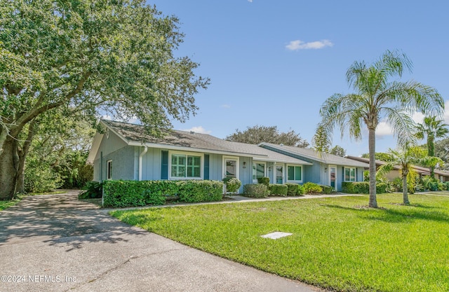 ranch-style house with a front yard