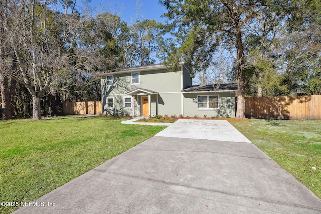 view of front facade featuring a front lawn