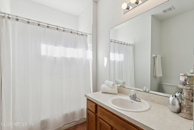 full bathroom with shower / bath combo, vanity, and toilet