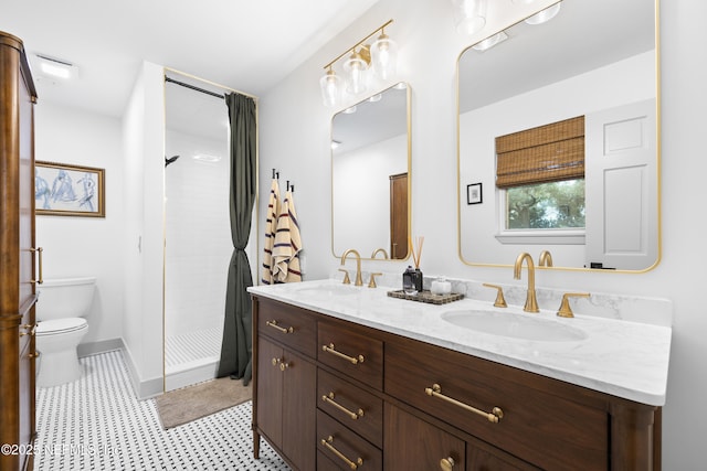 bathroom featuring a shower with curtain, vanity, and toilet