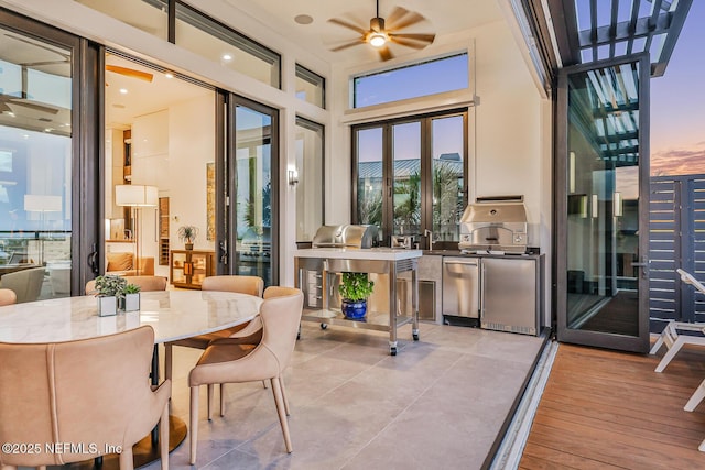 sunroom featuring ceiling fan