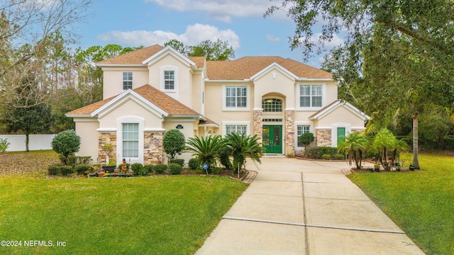 view of front of home featuring a front lawn