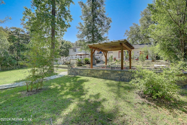 view of yard featuring a pergola