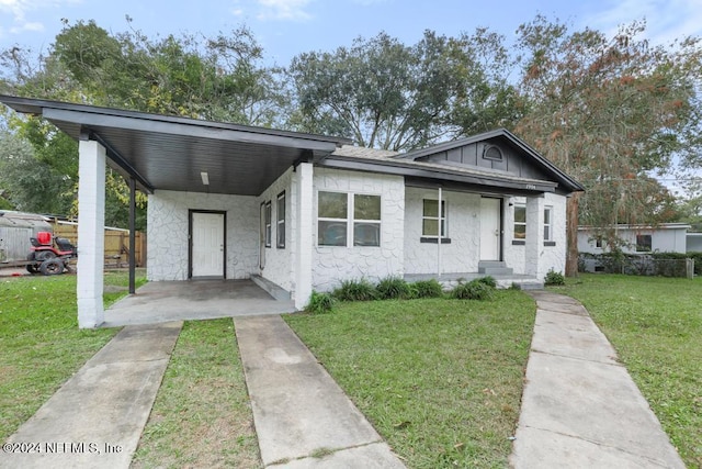 bungalow with a carport and a front lawn