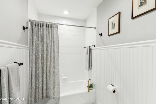 bathroom with shower / tub combo with curtain