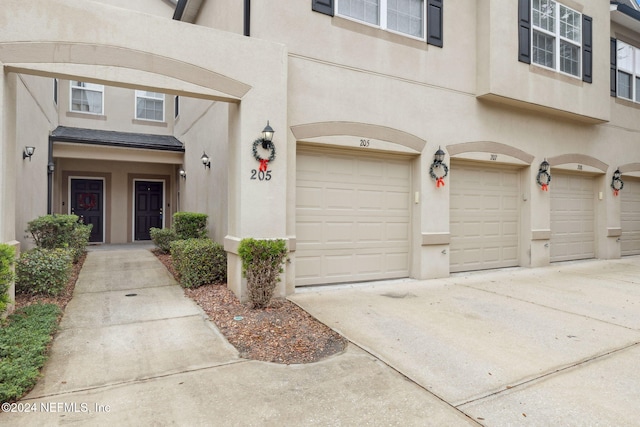 view of front facade featuring a garage