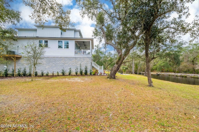 view of yard featuring ceiling fan