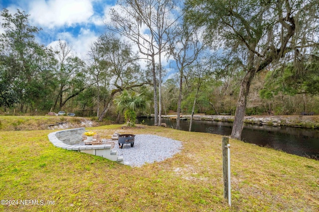 view of yard featuring a water view