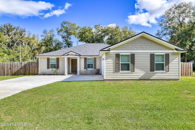 single story home featuring a front yard