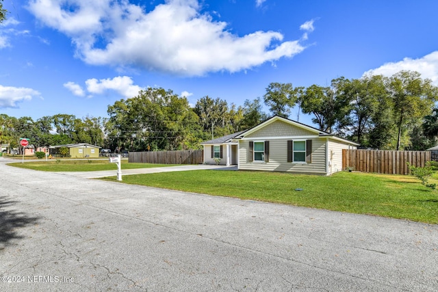 ranch-style home featuring a front yard