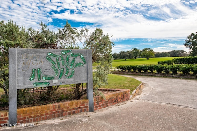 view of community / neighborhood sign