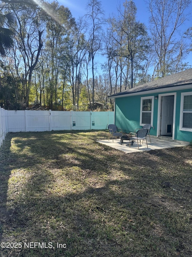 view of yard with a patio area