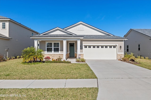 view of front of property featuring a front yard and a garage