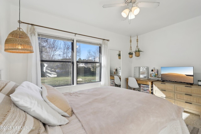 bedroom with ceiling fan