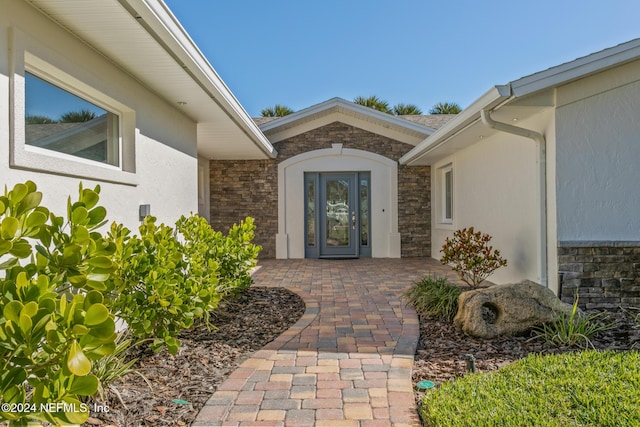 entrance to property featuring a patio