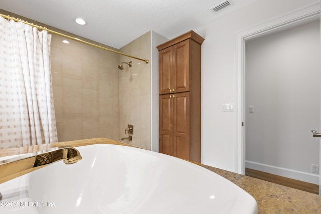 bathroom featuring shower / bath combo