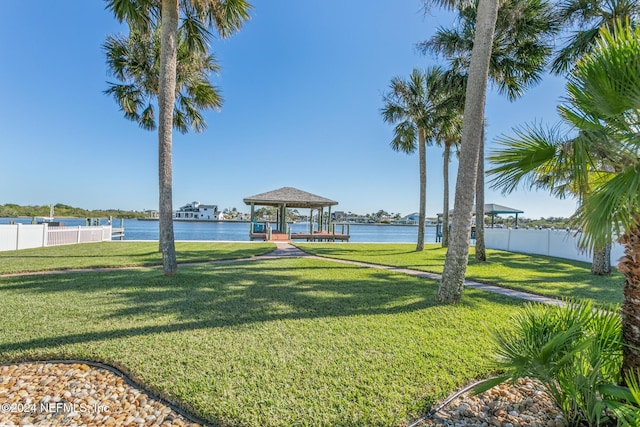 view of yard featuring a water view