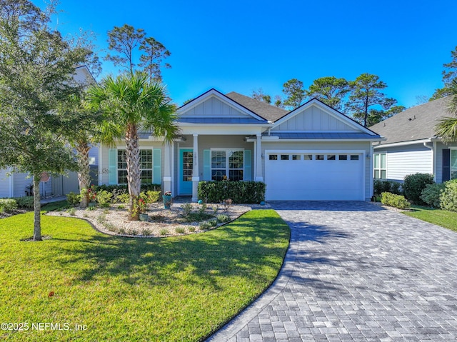 view of front facade featuring a garage and a front lawn