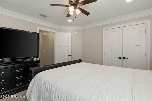 bedroom featuring ceiling fan, crown molding, and a closet