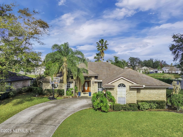 single story home featuring a front yard