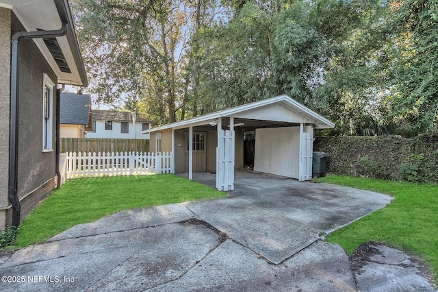 exterior space featuring a front yard