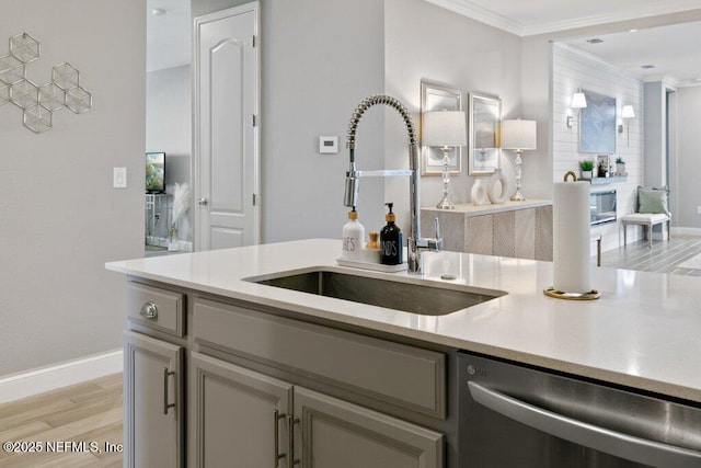 kitchen featuring light wood-type flooring, crown molding, sink, dishwasher, and gray cabinets